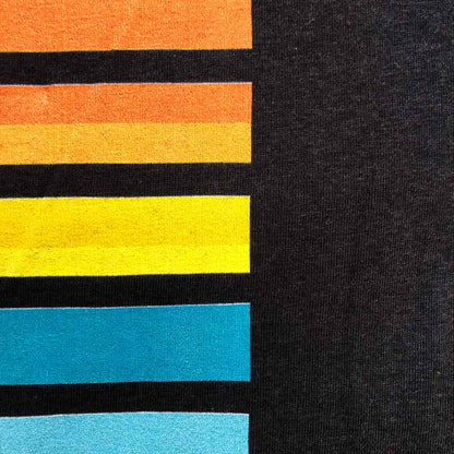 Defeua® SUMMER STRIPES dettaglio grafica tshirt nera donna in bamboo e cotone biologico - tramonto sul mare